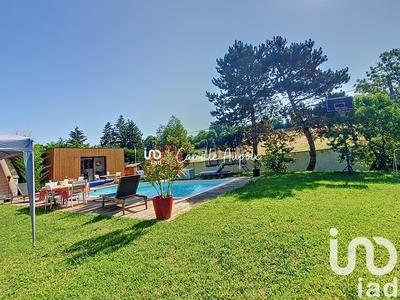 Maison - 247 m² - 10 pièces