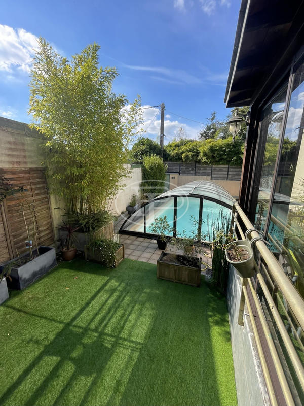 Maison - 179 m² - 8 pièces