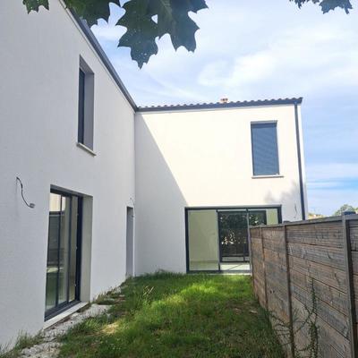 Maison - 95 m² - 4 pièces