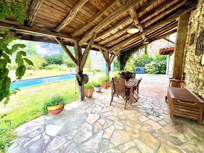 Maison - 335 m² - 8 pièces