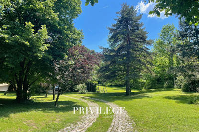 Maison - 250 m² - 7 pièces