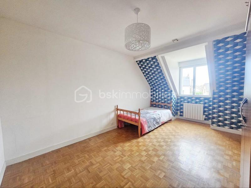 Maison traditionnelle - 141 m² - 6 pièces