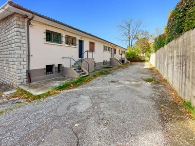 Maison - 207 m² - 11 pièces