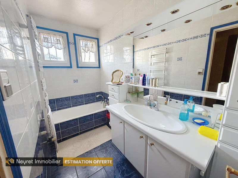 Maison - 140 m² - 6 pièces