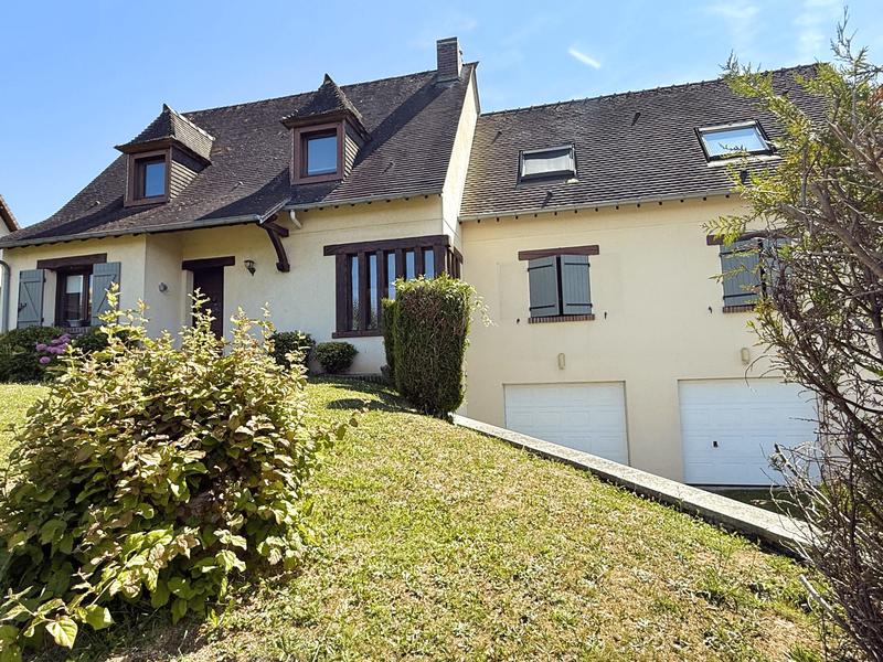 Maison traditionnelle - 137 m² - 6 pièces