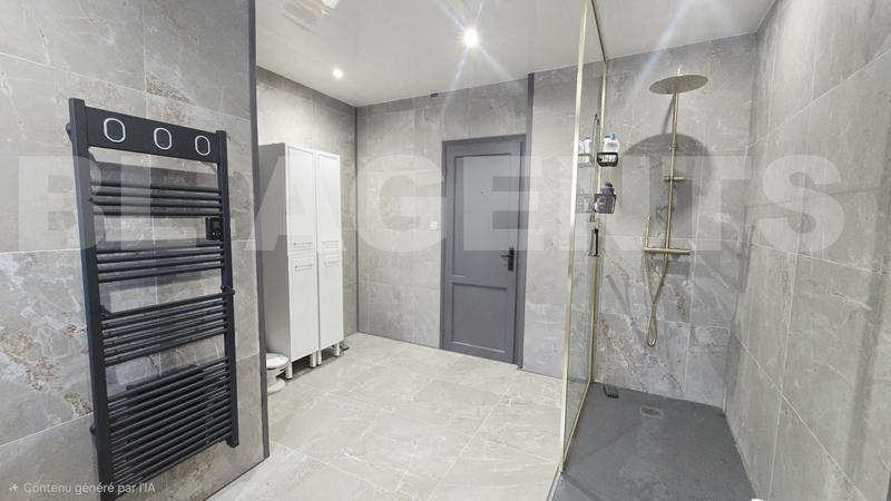 Maison - 260 m² - 10 pièces