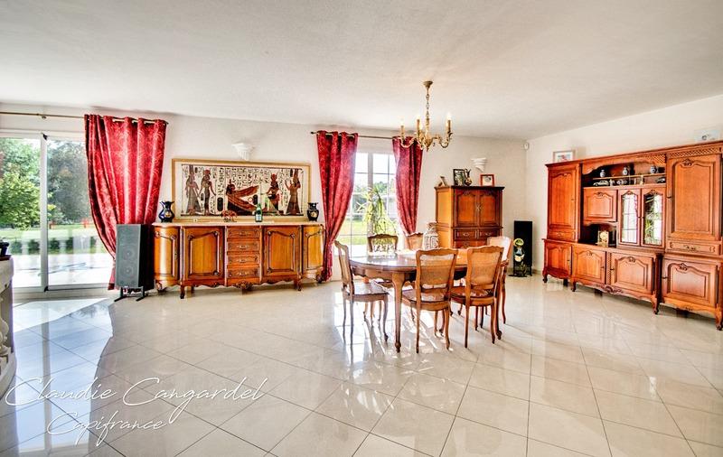 Maison - 257 m² - 8 pièces