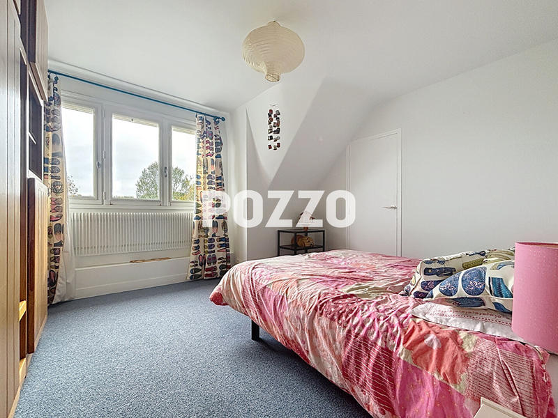 Maison - 210 m² - 9 pièces