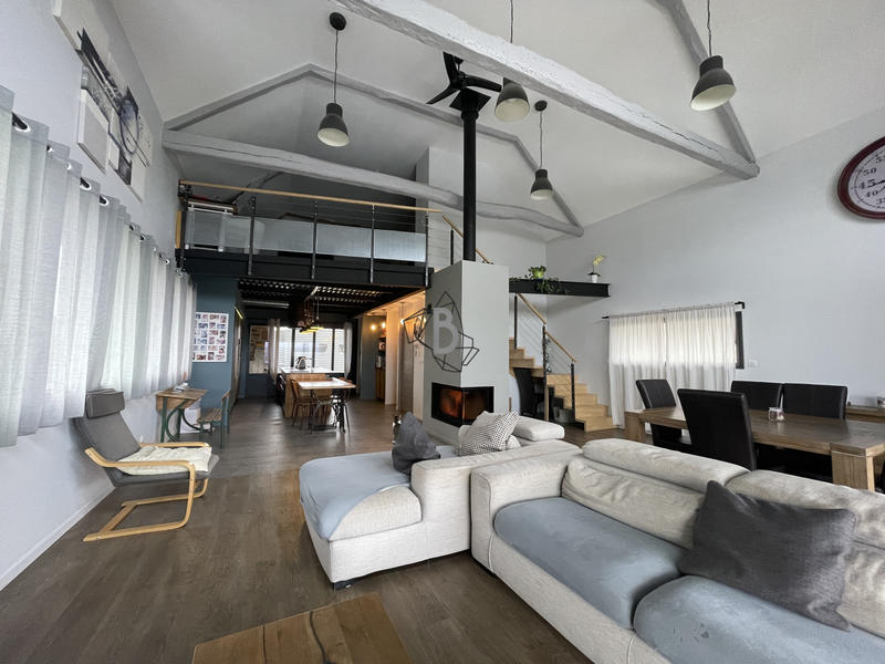 Maison - 230 m² - 6 pièces