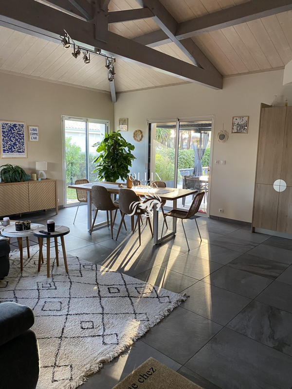 Villa - 168 m² - 8 pièces