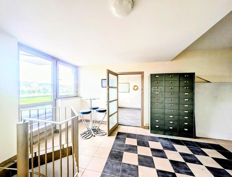 Bureau - 117 m² - 5 pièces