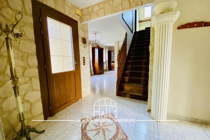 Maison - 227 m² - 9 pièces