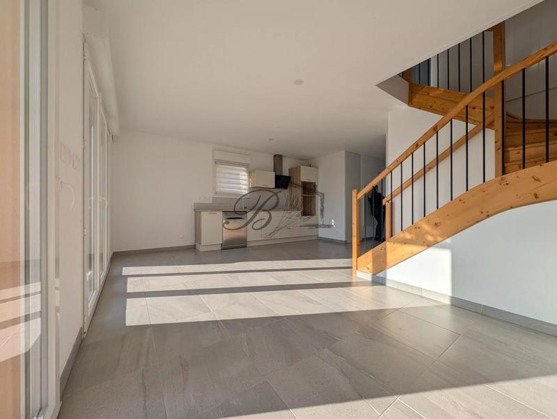 Maison jumelée - 79 m² - 4 pièces