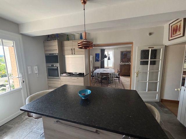 Villa - 222 m² - 7 pièces