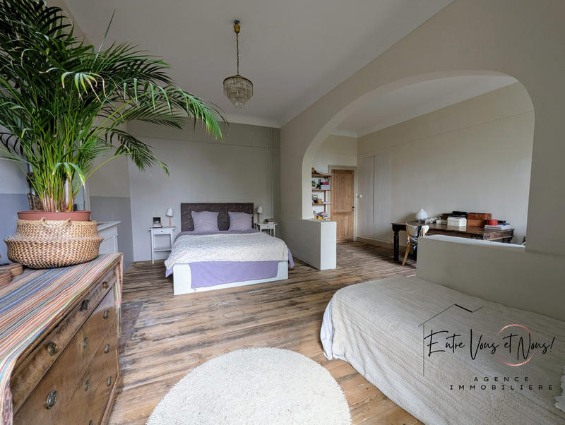 Maison - 280 m² - 8 pièces