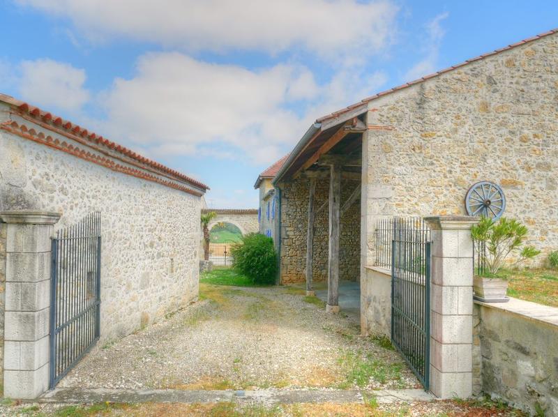 Maison - 350 m² - 11 pièces