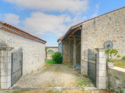 Maison - 350 m² - 11 pièces