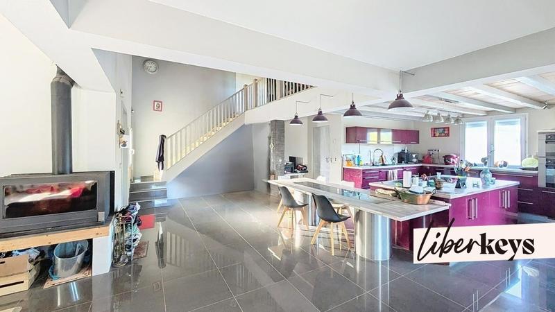 Propriété - 276 m² - 9 pièces