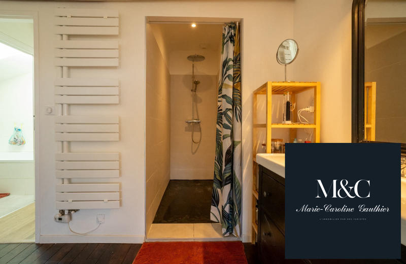 Maison traditionnelle - 223 m² - 7 pièces