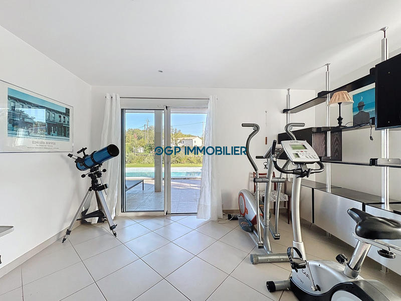 Villa - 201 m² - 6 pièces