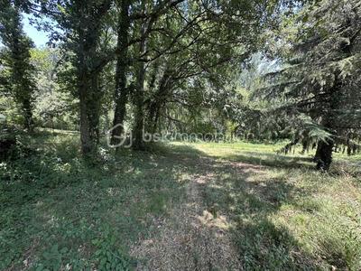 Terrain constructible - 2 135 m²