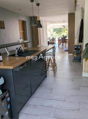 Maison - 220 m² - 7 pièces