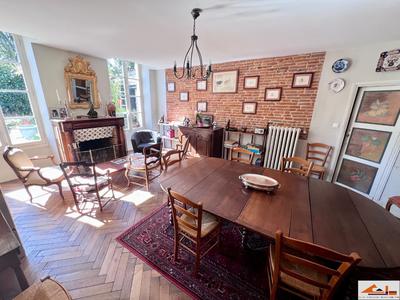 Maison - 380 m² - 8 pièces