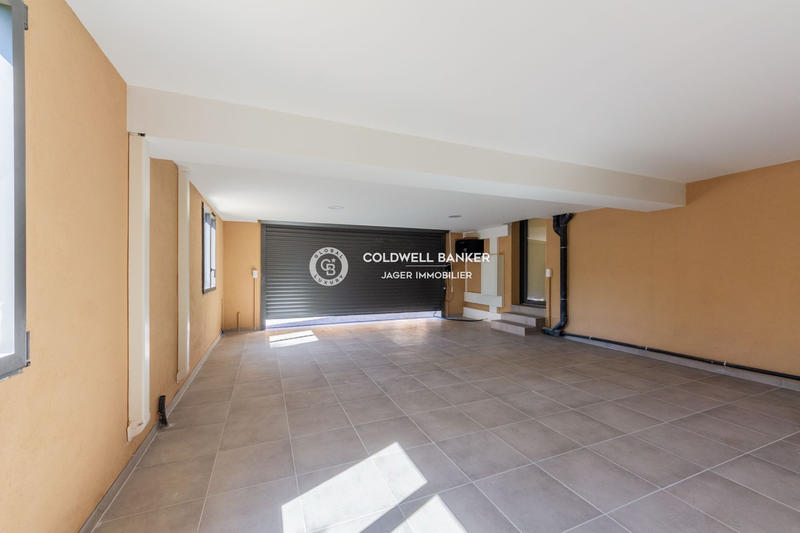 Maison - 270 m² - 5 pièces