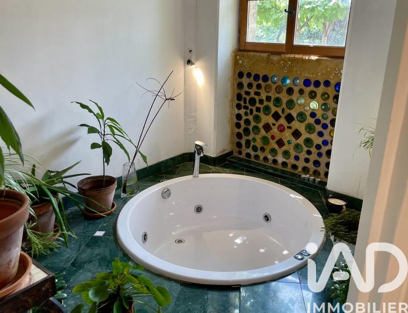 Maison - 470 m² - 11 pièces