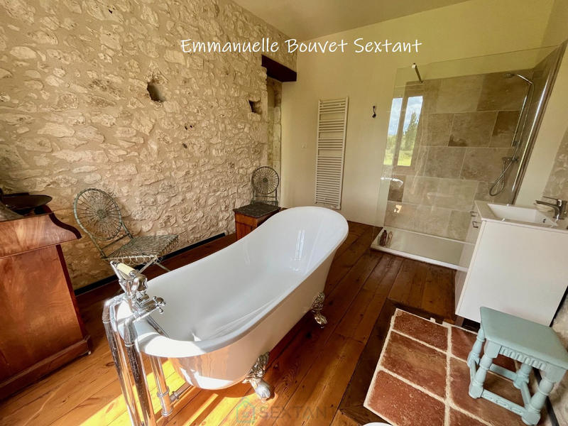 Maison - 234 m² - 8 pièces