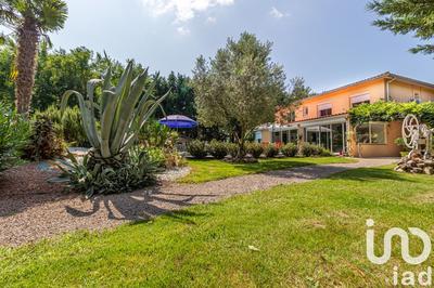 Maison - 220 m² - 6 pièces