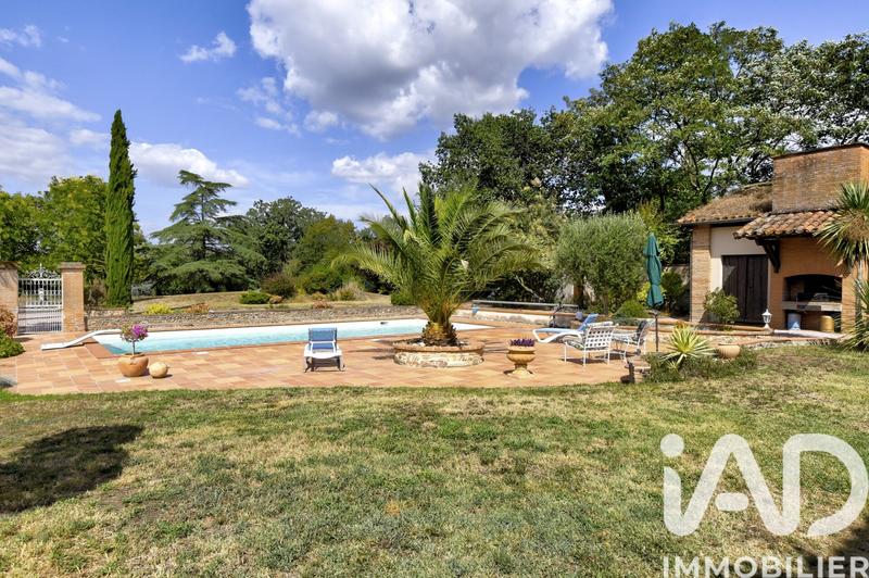 Maison - 435 m² - 11 pièces