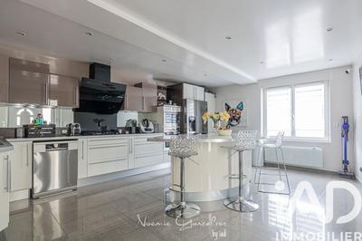 Maison - 157 m² - 7 pièces