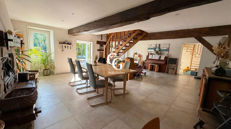 Maison - 159 m² - 6 pièces