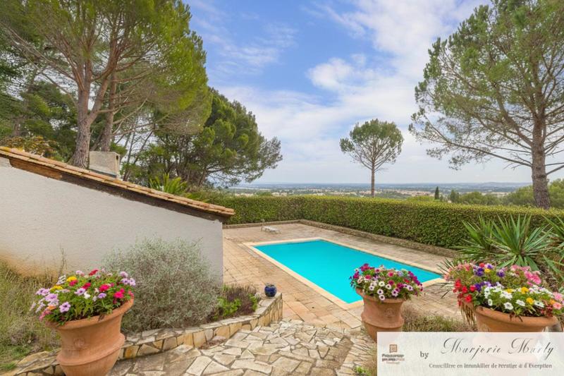 Maison - 223 m² - 6 pièces