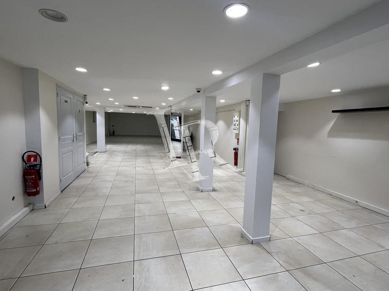 Local commercial - 175 m² - 3 pièces