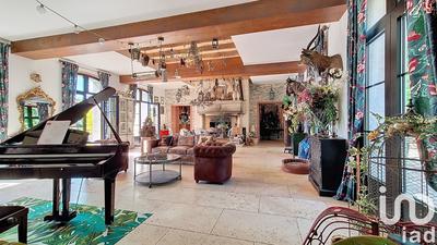 Maison - 370 m² - 8 pièces