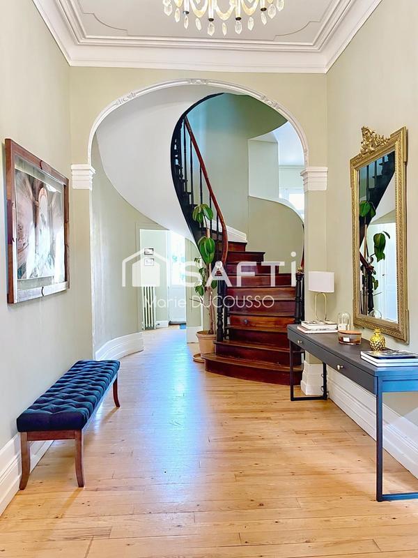 Maison de maîtres - 372 m² - 8 pièces