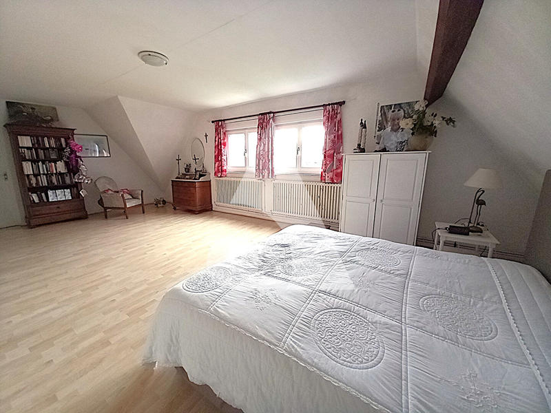 Maison - 258 m² - 11 pièces