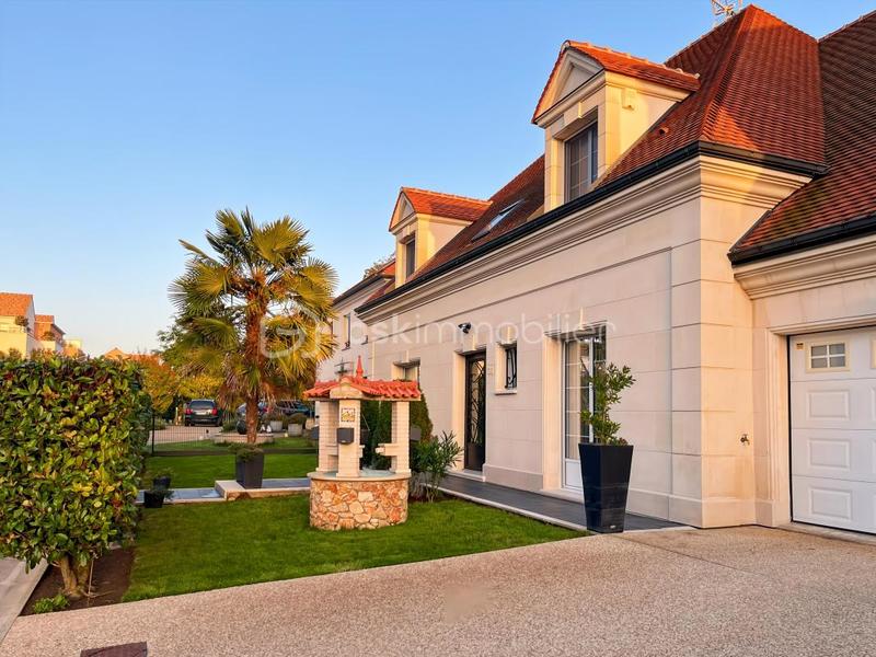 Demeure - 341 m² - 7 pièces