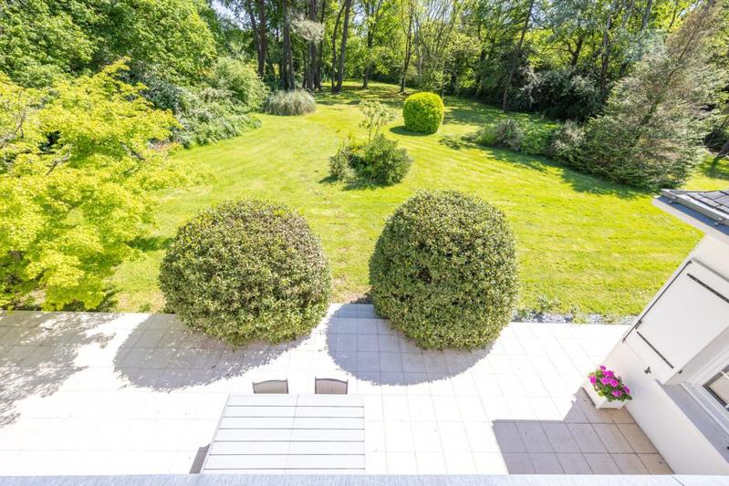 Maison - 230 m² - 6 pièces