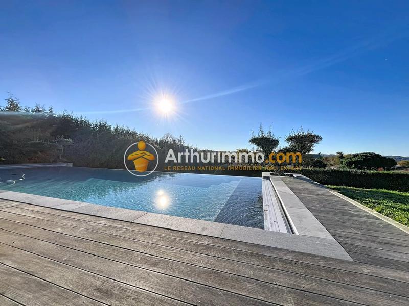 Maison - 278 m² - 8 pièces