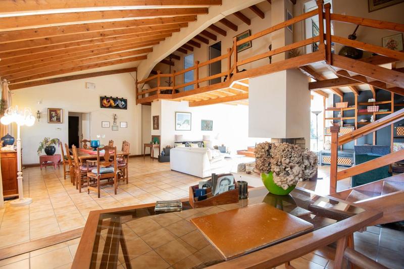 Maison - 260 m² - 2 pièces