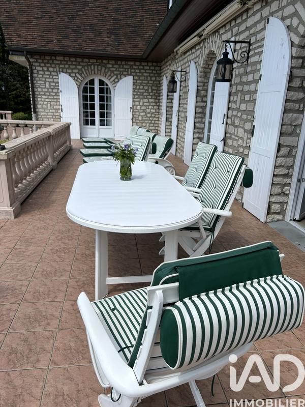 Maison - 230 m² - 8 pièces