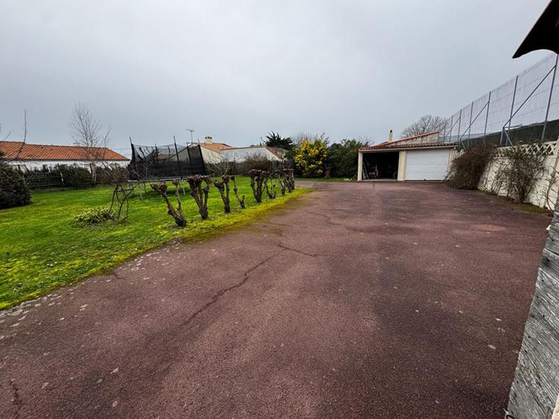 Terrain constructible - 713 m²