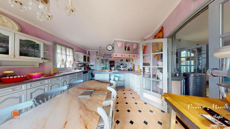 Maison - 195 m² - 6 pièces