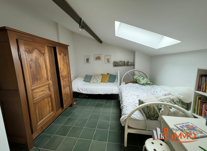 Maison - 220 m² - 8 pièces