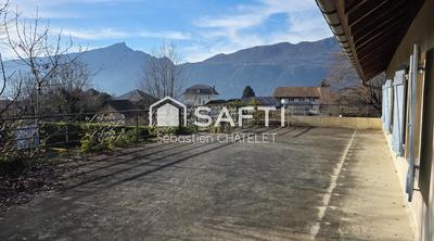 Maison - 200 m² - 10 pièces