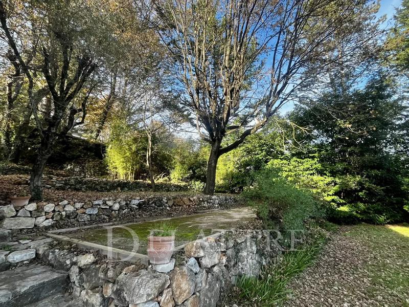 Villa - 263 m² - 9 pièces