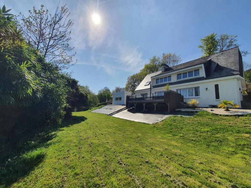 Maison - 280 m² - 6 pièces